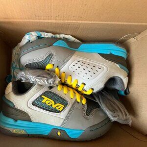Teva Boys' Shoes; Size 4